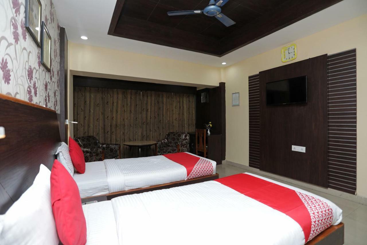 Oyo 4065 Hotel Richi บูบันเนสชวาร์ ภายนอก รูปภาพ